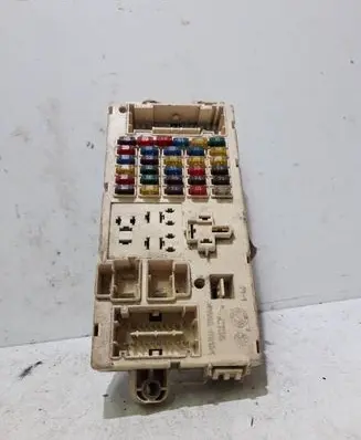 Alfa Romeo 147 Fuse box set 467463750 501208570090 4D34AB