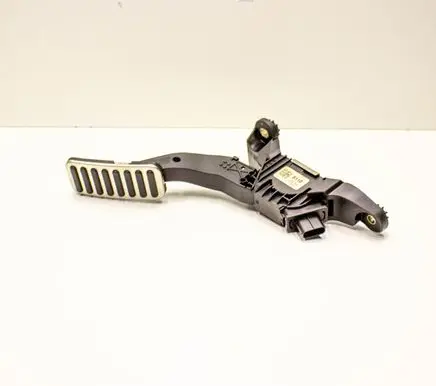 Accelerator throttle pedal