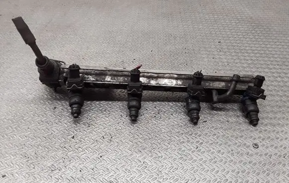 Volvo S40, V40 Fuel injectors set 9202694 8627804