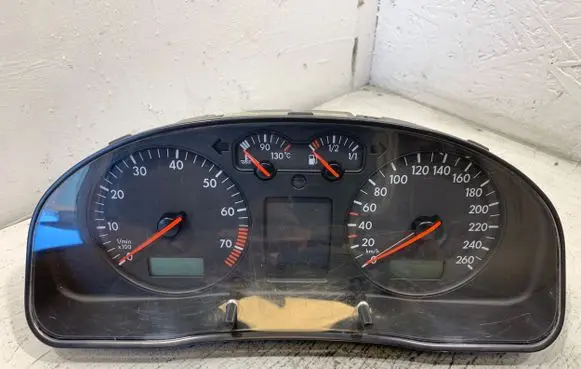 Volkswagen PASSAT B5 Speedometer (instrument cluster) 3B0920822 110008961