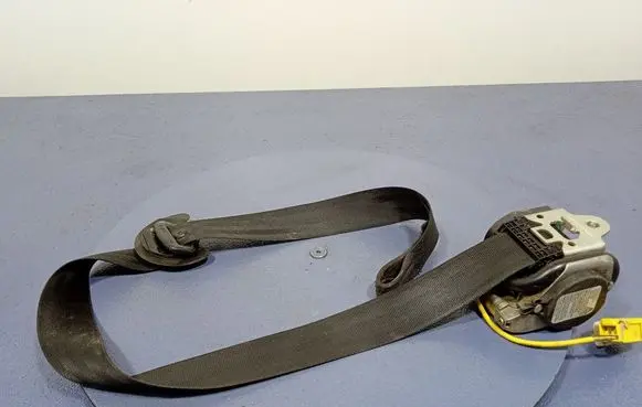Volkswagen Golf V Front seatbelt 1K3857705