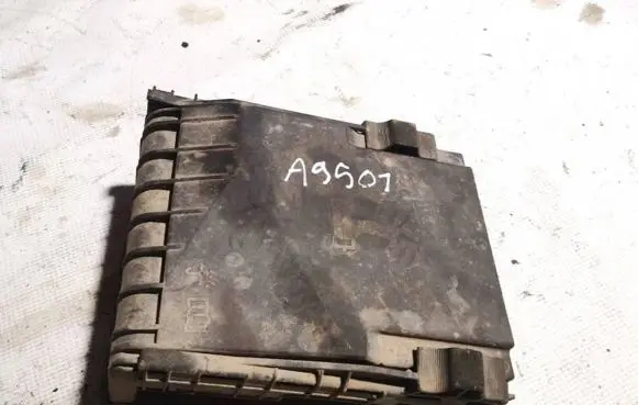 Volkswagen Touran I Fuse box cover 017180061 0-1718006-1