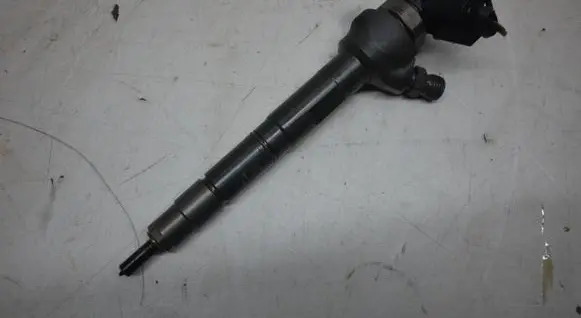 Volkswagen Tiguan Fuel injector 03L130277J