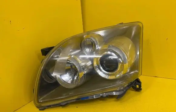 Toyota Avensis T250 Headlight/headlamp 123456