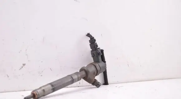 Hyundai i30 Fuel injector 338002A400