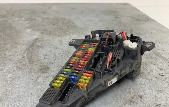 BMW 5 E60 E61 Fuse box set 6906619