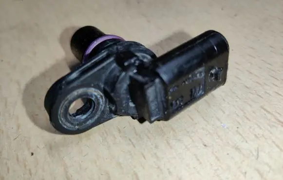 Volkswagen Jetta VI Camshaft speed sensor 04C907601