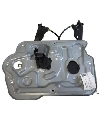 Nissan Qashqai Front door window regulator with motor