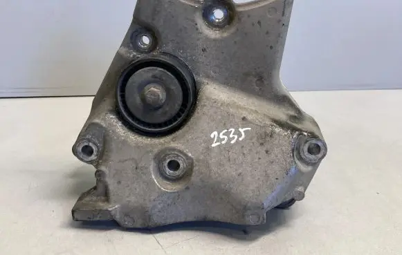 Opel Insignia A Engine mounting bracket 55566020