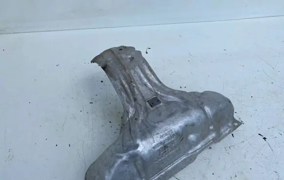 Volvo V40 Heat shield in engine bay 31431804