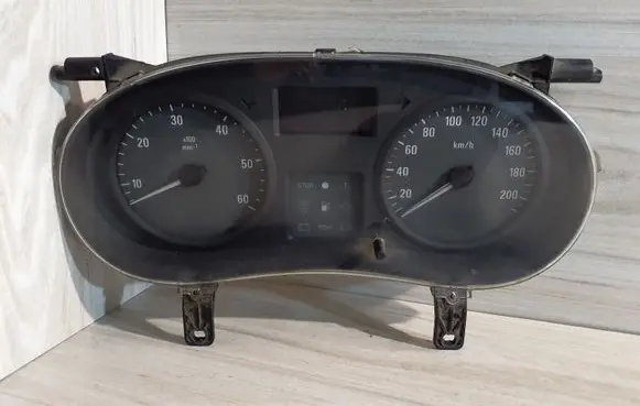 Opel Vivaro Speedometer (instrument cluster) P8200390135A