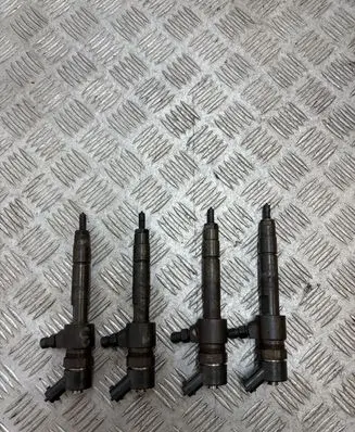 Opel Zafira B Fuel injectors set 0445110165