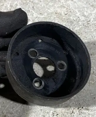 Volkswagen PASSAT B5.5 Water pump pulley 028119145