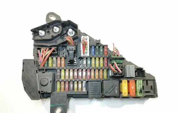 BMW 5 E60 E61 Fuse module 6906588
