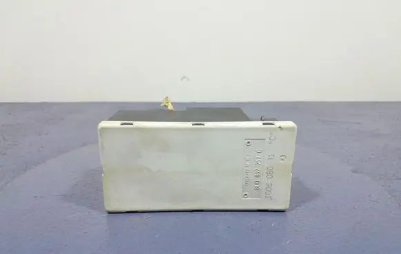 Audi A3 S3 8L Central locking vacuum pump 8D0862257C