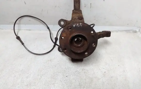 Nissan Note (E11) Front wheel hub spindle knuckle