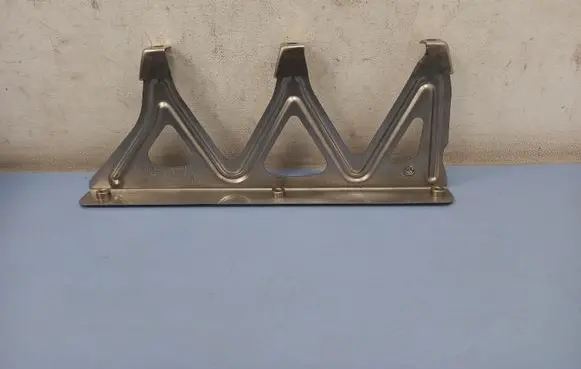 Engine mounting bracket