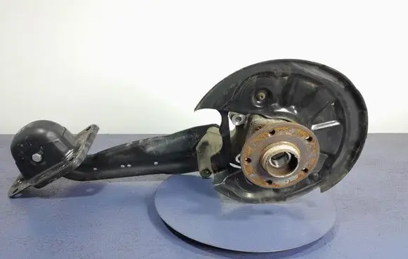 Front wheel hub spindle knuckle