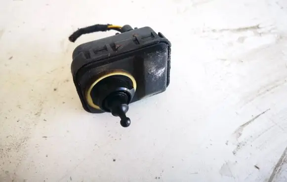 Headlight level adjustment motor
