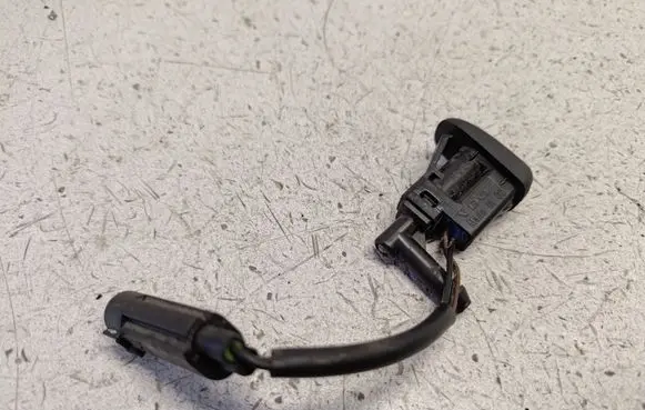 BMW X3 E83 Windshield washer spray nozzle 7110851 61667110851 61667135411