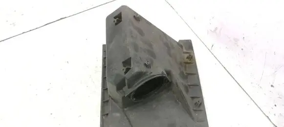 Volkswagen PASSAT B5 Air filter box cover 8D0129607M 058133843