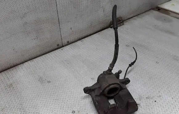 Mercedes-Benz E W211 Front brake caliper