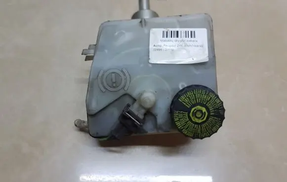 Peugeot 206 Brake fluid reservoir 