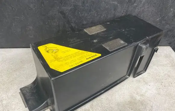 Volvo XC90 Battery box tray 8697004