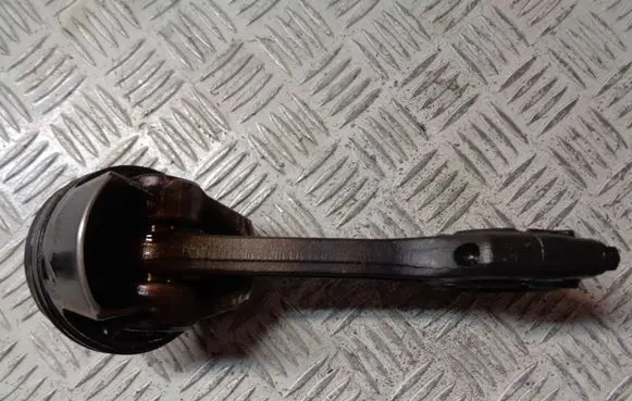 Mini One - Cooper F56 F55 Piston with connecting rod