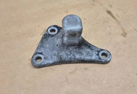 Audi A4 S4 B6 8E 8H Engine mounting bracket 8E0199343