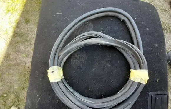 Trunk rubber seal (body)