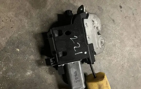 Mercedes-Benz S W221 Tailgate/trunk/boot lock/catch/latch 2217500085 162408