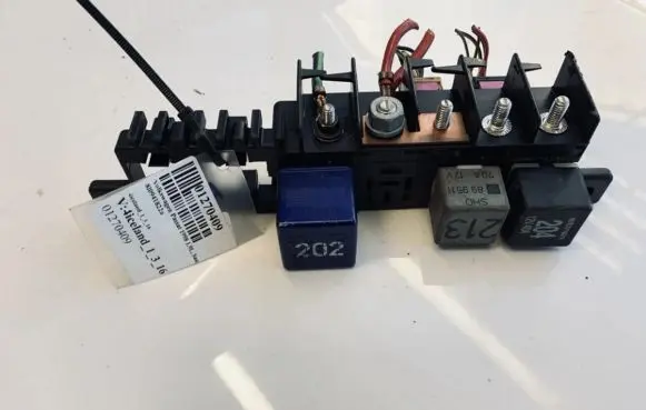 Volkswagen PASSAT B5 Fuse box set 8l0941822a 896083000