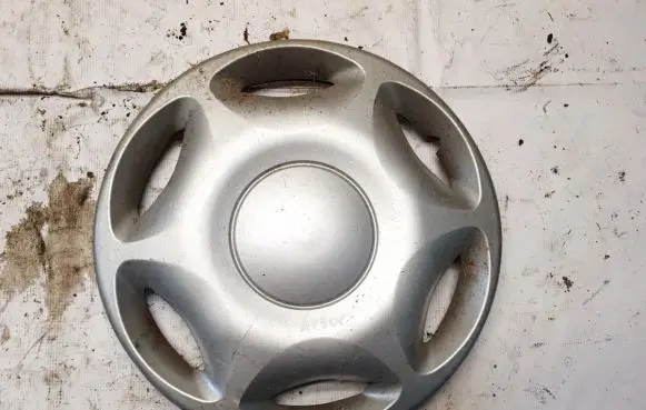 Audi 80 90 S2 B4 R15 wheel hub/cap/trim 