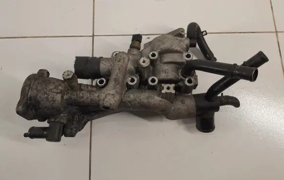 KIA Sorento Thermostat housing NOCODE