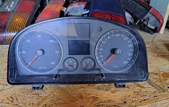 Volkswagen Touran I Speedometer (instrument cluster) 1T0920864A