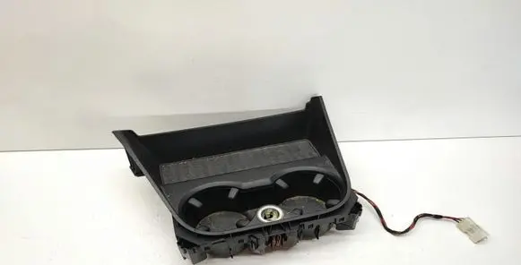 Cup holder front
