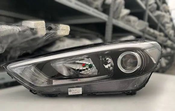Hyundai Tucson TL Headlight/headlamp 92101D7100 2103201815 L009D100080365