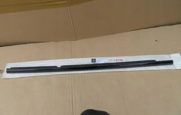 Mercedes-Benz GLC C254 Front door glass trim molding A2547301800