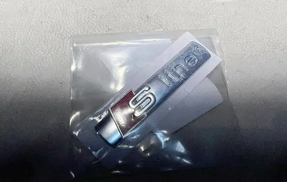 Audi TT Mk1 Manufacturer badge logo/emblem 8N0853601A