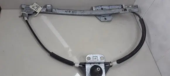 Rear door manual window regulator