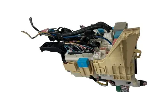 Toyota Urban Cruiser (XP110) Fuse box set 8273052F30 8K111450