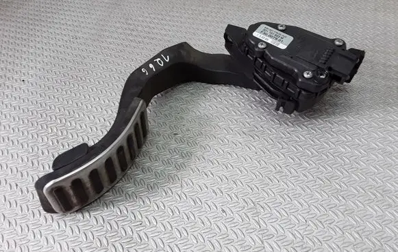 Volkswagen Phaeton Accelerator throttle pedal 3D1721503M