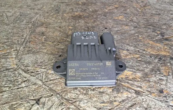 Mercedes-Benz C W203 Glow plug pre-heat relay 0522140709 E2110021048 17138011091