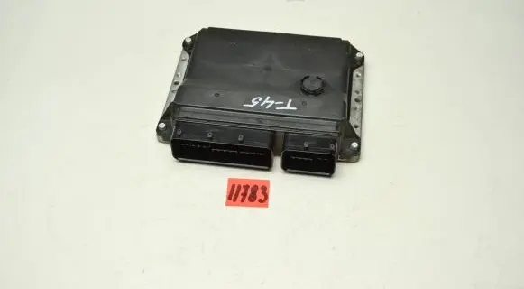 Toyota Avensis T270 Engine control unit/module 8966105D52 MB2759001931