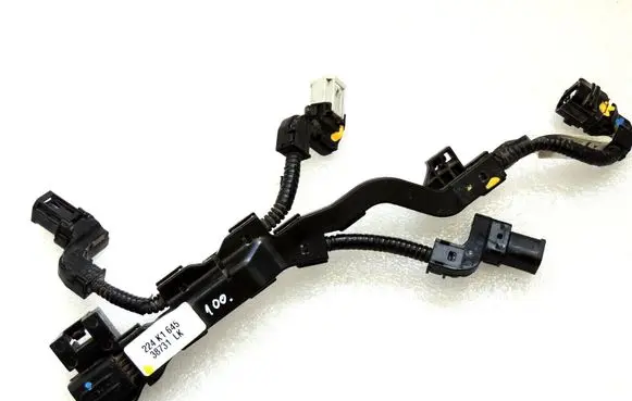 Toyota Yaris XP210 Fuel injector wires 82125K0030