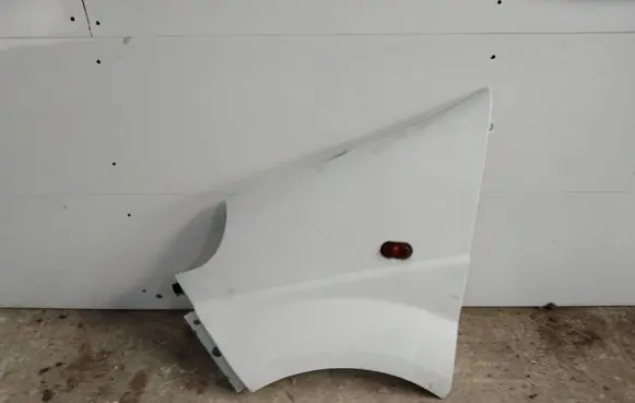 Opel Vivaro Fender