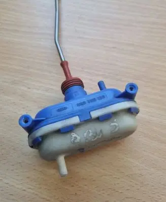 Audi 80 90 S2 B4 Central locking vacuum pump 8A5862153
