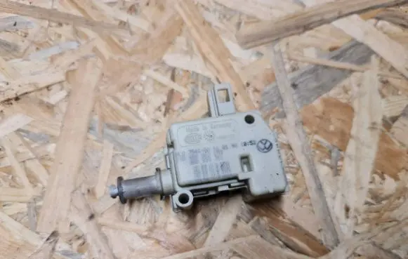 Audi A6 S6 C5 4B Central locking motor 4B0862153 3B0959791