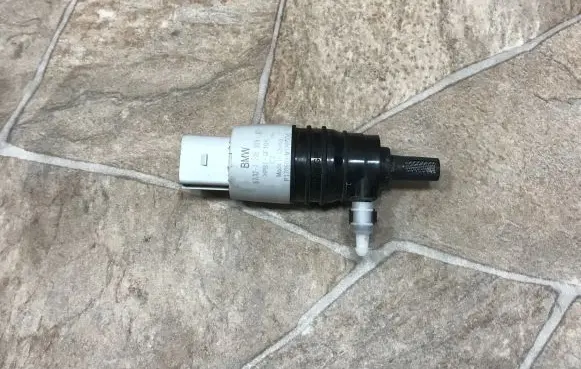 BMW 4 F32 F33 Windscreen/windshield washer pump 7298309